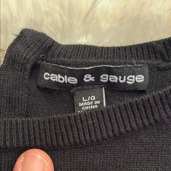 Cable & Gauge Elegant Black Crew Neck Sweater - Picture 2 of 4